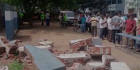 ಶಾಲೆಯ  ಗೋಡೆ ಕುಸಿತ