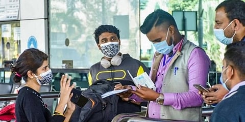 ವಿಮಾನ ನಿಲ್ದಾಣದಲ್ಲಿ ತಪಾಸಣೆ