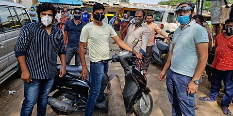 ಯತೀಶ್ ಬಾಬು ಮತ್ತು ತಂಡದಿಂದ ಆಕ್ಸಿಜನ್ ಸಿಲಿಂಡರ್ ಸೇವೆ