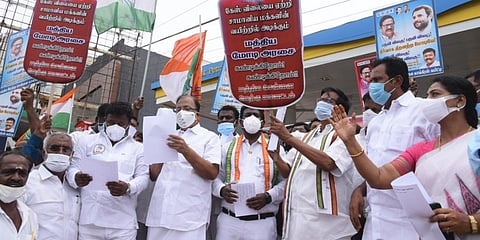 ಕಾಂಗ್ರೆಸ್ ಕಾರ್ಯಕರ್ತರ ಪ್ರತಿಭಟನೆ