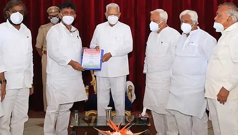 ಕಾಂಗ್ರೆಸ್ ನಿಯೋಗದಿಂದ ರಾಜ್ಯಪಾಲರ ಭೇಟಿ