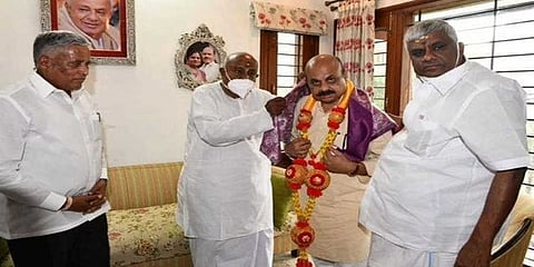 ಹೆಚ್ ಡಿ ದೇವೇಗೌಡ- ಸಿಎಂ ಬಸವರಾಜ ಬೊಮ್ಮಾಯಿ ಭೇಟಿ (ಸಂಗ್ರಹ ಚಿತ್ರ)