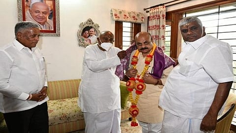 ದೇವೇಗೌಡ-ಬೊಮ್ಮಾಯಿ ಭೇಟಿ (ಸಂಗ್ರಹ ಚಿತ್ರ)