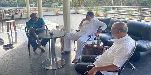 ಎಚ್. ಡಿ. ಕುಮಾರಸ್ವಾಮಿ, ಅಶೋಕ್