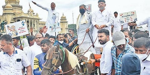 ಟಾಂಗಾ ಪ್ರತಿಭಟನೆಯಲ್ಲಿ ಕಾಂಗ್ರೆಸ್ ನಾಯಕರು