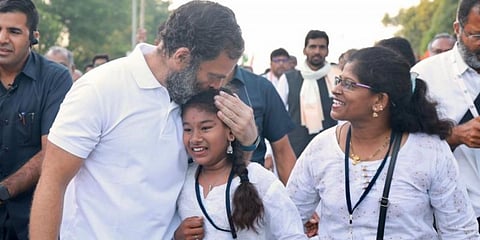 ಭಾನುವಾರ ಭಾರತ್ ಜೋಡೋ ಯಾತ್ರೆಯಲ್ಲಿ ತನ್ನ ಬೆಂಬಲಿಗರೊಂದಿಗೆ ರಾಹುಲ್ ಗಾಂಧಿ