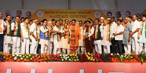 ಹಿಂದುಳಿದ ವರ್ಗಗಳ ಸಮಾವೇಶದಲ್ಲಿ ಸಿಎಂ ಬಸವರಾಜ ಬೊಮ್ಮಾಯಿ ಮತ್ತಿತರರು