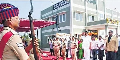 ಮೈಸೂರಿನ ಆಲನಹಳ್ಳಿ ಪೊಲೀಸ್ ಠಾಣೆಯನ್ನು ಗುರುವಾರ ಗೃಹ ಸಚಿವ ಆರಗ ಜ್ಞಾನೇಂದ್ರ ಉದ್ಘಾಟಿಸಿದರು.