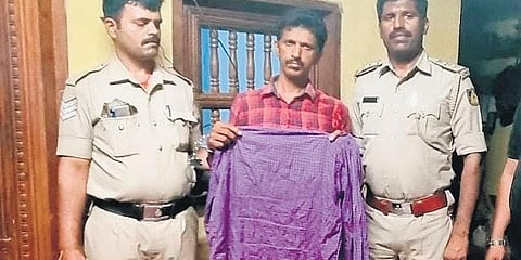 ಬಂಧನಕ್ಕೊಳಗಾದ ಇಬ್ಬರ ಪೈಕಿ ಓರ್ವ ಆರೋಪಿ.