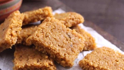 ತೆಂಗಿನಕಾಯಿ ಬೆಲ್ಲದ ಬರ್ಫಿ