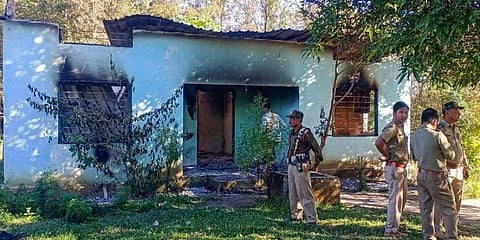 ಅರಣ್ಯ ಕಚೇರಿ ಬಳಿ ಭದ್ರತಾ ಸಿಬ್ಬಂದಿ