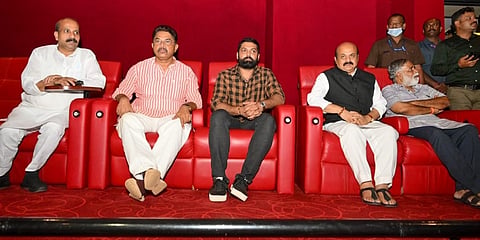 777 ಚಾರ್ಲಿ ಸಿನಿಮಾ ವೀಕ್ಷಿಸಿದ ಮುಖ್ಯಮಂತ್ರಿ ಬಸವರಾಜ ಬೊಮ್ಮಾಯಿ ಹಾಗೂ ಸಂಪುಟದ ಇತರ ಸಚಿವರು