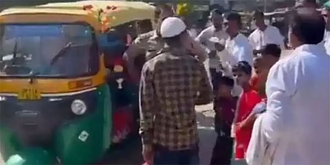 ಆಟೋದಲ್ಲಿ 27 ಮಂದಿ ಪ್ರಯಾಣ