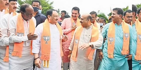 ಒಬಿಸಿ ಮೋರ್ಚಾ ಕಾರ್ಯಾಗಾರದಲ್ಲಿ ಪಾಲ್ಗೊಂಡ ನಂತರ ಬಿಜೆಪಿ ರಾಷ್ಟ್ರೀಯ ಅಧ್ಯಕ್ಷ ಜೆಪಿ ನಡ್ಡಾ, ಸಿಎಂ ಬಸವರಾಜ ಬೊಮ್ಮಾಯಿ, ಪಕ್ಷದ ರಾಜ್ಯಾಧ್ಯಕ್ಷ ನಳಿನ್ ಕುಮಾರ್ ಕಟೀಲ್