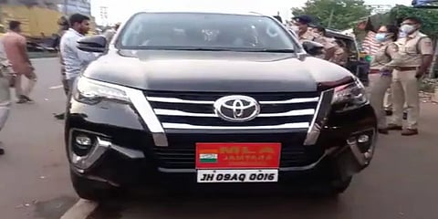 ಶಾಸಕರು ಪ್ರಯಾಣಿಸುತ್ತಿದ್ದ ವಾಹನ