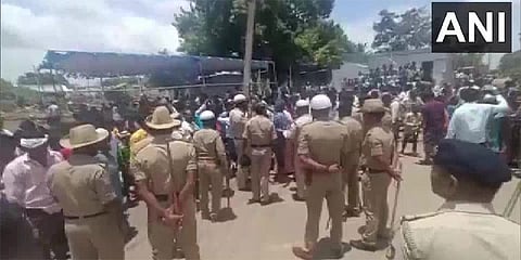 ಹುಲಿ ಹೈದರ್ ಗ್ರಾಮದಲ್ಲಿ ಸಂಘರ್ಷ