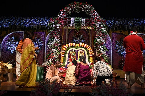 ಕೃಷ್ಣ ಜನ್ಮಾಷ್ಟಮಿಯ ಅಂಗವಾಗಿ ನಗರದ ಇಸ್ಕಾನ್ ಮಂದಿರದಲ್ಲಿ ಭಕ್ತಾದಿಗಳು ವಿಶೇಷ ಪೂಜೆ ಸಲ್ಲಿಸಿದರು. ವಿಗ್ರಹಗಳಿಗೆ ವಿಶೇಷ ಅಲಂಕಾರ ಮಾಡಲಾಗಿತ್ತು.