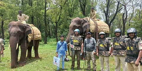 ಗಜಗಳ ಜೊತೆಗೆ ಕಾರ್ಯಾಚರಣೆಗಿಳಿದ ಪೊಲೀಸ್ ಸಿಬ್ಬಂದಿ