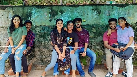ವಿದ್ಯಾರ್ಥಿಗಳ ಪ್ರತಿಭಟನೆ ಚಿತ್ರ