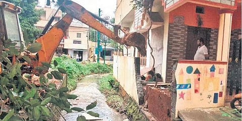 ಮಹದೇವಪುರದಲ್ಲಿ ಬುಲ್ಡೋಜರ್ ಬಳಸಿ ಒತ್ತುವರಿ ತೆರವು ಮಾಡಿದ ಬಿಬಿಎಂಪಿ