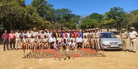 ಬಂಧಿತ ಆರೋಪಿಗಳ ಜತೆ ಪೊಲೀಸರು