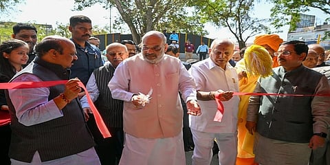 ಕೇಂದ್ರ ಗೃಹ ಸಚಿವ ಅಮಿತ್ ಷಾ ಅವರು ಇಂದು  ಕೆ.ಎಲ್.ಇ ಸಂಸ್ಥೆಯ ಬಿ.ವಿ ಭೂಮರೆಡ್ಡಿ ತಾಂತ್ರಿಕ ವಿಶ್ವವಿದ್ಯಾಲಯ ಏರ್ಪಡಿಸಿರುವ ಸುವರ್ಣ ಮಹೋತ್ಸವ ಸಮಾರಂಭವನ್ನು ಉದ್ಘಾಟಿಸಿದರು.