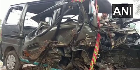 ಅಪಘಾತಗೊಂಡ ಕಾರಿನ ಚಿತ್ರ