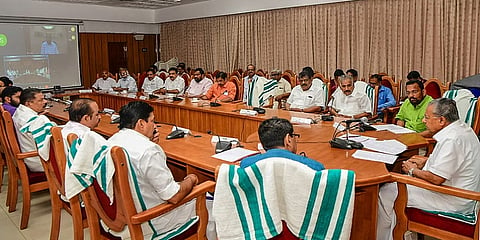 ತಿರುವನಂತಪುರದಲ್ಲಿ ಕೇರಳ ಸಿಎಂ ಪಿಣರಾಯಿ ವಿಜಯನ್ ನೇತೃತ್ವದಲ್ಲಿ ನಡೆದ ಸರ್ವ ಪಕ್ಷ ಸಭೆ