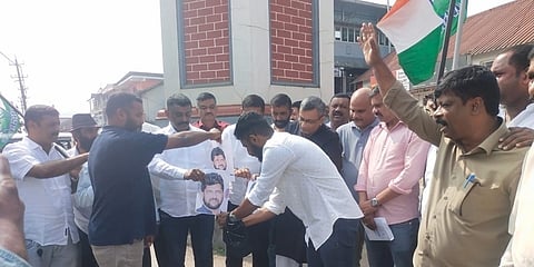 ಸಂಸದ ಪ್ರತಾಪ್ ಸಿಂಹ ವಿರುದ್ಧ ಕಾಂಗ್ರೆಸ್ ಕಾರ್ಯಕರ್ತರ ಪ್ರತಿಭಟನೆ