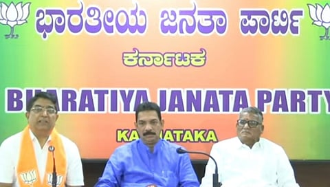 ಮಲ್ಲೇಶ್ವರಂ ನಲ್ಲಿ ನಡೆದ ಪಕ್ಷ ಸೇರ್ಪಡೆ ಕಾರ್ಯಕ್ರಮದಲ್ಲಿ ಭಾಸ್ಕರ್ ರಾವ್ ಹಾಗೂ ನಳಿನ್ ಕುಮಾರ್ ಕಟೀಲ್.