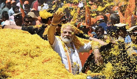 ಪ್ರಧಾನಿ ನರೇಂದ್ರ ಮೋದಿ ರಾಜ್ಯಕ್ಕೆ ಭೇಟಿ ನೀಡಿದ್ದು, ಮೈಸೂರು-ಬೆಂಗಳೂರು ದಶಪಥ ಹೆದ್ದಾರಿಯನ್ನು ಲೋಕಾರ್ಪಣೆಗೊಳಿಸಿ, ಮೈಸೂರು- ಕುಶಾಲನಗರ ಹೆದ್ದಾರಿಗೆ ಶಂಕುಸ್ಥಾಪನೆ ನೆರವೇರಿಸಿದರು.