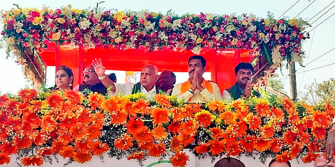 ಶಿಕಾರಿಪುರದಲ್ಲಿ ನಡೆಸಿದ ರೋಡ್ ಶೋ ವೇಳೆ ಬಿಎಸ್ ಯಡಿಯೂರಪ್ಪ