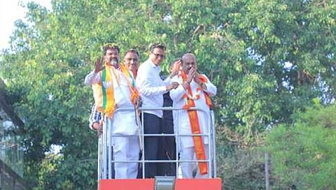 ತುಮಕೂರಿನಲ್ಲಿ ಭಾನುವಾರ ನಡೆದ ರೋಡ್ ಶೋನಲ್ಲಿ ಮುಖ್ಯಮಂತ್ರಿ ಬಸವರಾಜ ಬೊಮ್ಮಾಯಿ.