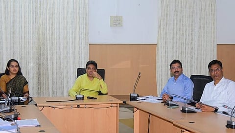 ಬಿಬಿಎಂಪಿ ಆಯುಕ್ತ ತುಷಾರ್ ಗಿರಿನಾಥ್ ನೇತೃತ್ವದಲ್ಲಿ ಬುಧವಾರ ಮುಂಗಾರು ಪೂರ್ವಭಾವಿ ಸಿದ್ಧತೆ ಸಭೆ ನಡೆಯಿತು.