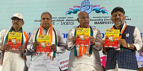 ಬೆಂಗಳೂರಿನ ಕೆಪಿಸಿಸಿ ಕಚೇರಿಯಲ್ಲಿ ಕಾಂಗ್ರೆಸ್ ಪಕ್ಷದ ಪ್ರಣಾಳಿಕೆ ಬಿಡುಗಡೆ