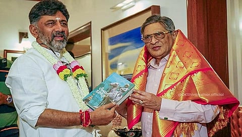 ಎಸ್.ಎಂ ಕೃಷ್ಣ ಭೇಟಿಯಾದ ಡಿ.ಕೆ ಶಿವಕುಮಾರ್