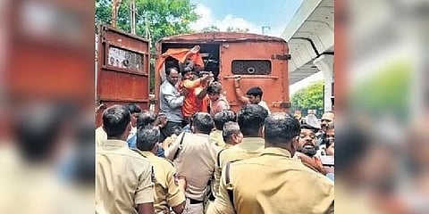 ಬಜರಂಗದಳ ಕಾರ್ಯಕರ್ತರ ಪ್ರತಿಭಟನೆ