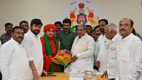 ಸಿಎಂ ಸಿದ್ದರಾಮಯ್ಯ ಅವರನ್ನು ಭೇಟಿ ಮಾಡಿದ ಕೂಡಲಸಂಗಮ ಪಂಚಮಸಾಲಿ ಮಠದ ಜಯಮೃತ್ಯುಂಜಯ ಸ್ವಾಮೀಜಿ ನೇತೃತ್ವದ ಕಾಂಗ್ರೆಸ್‌ ಶಾಸಕರ ನಿಯೋಗ.