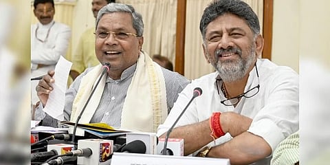 ಶುಕ್ರವಾರ ಬೆಂಗಳೂರಿನಲ್ಲಿ ನಡೆದ ಸಚಿವ ಸಂಪುಟ ಸಭೆಯ ನಂತರ ಮುಖ್ಯಮಂತ್ರಿ ಸಿದ್ದರಾಮಯ್ಯ ಅವರು ಕಾಂಗ್ರೆಸ್‌ನ ಐದು ಭರವಸೆಗಳ ಅನುಷ್ಠಾನವನ್ನು ಘೋಷಿಸಿದರು