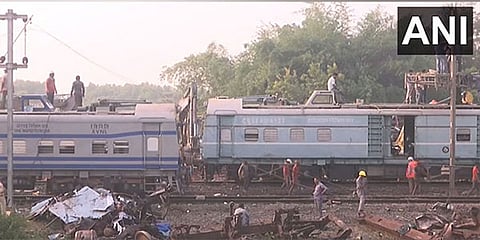 ಭರದಿಂದ ಸಾಗಿದ ರೈಲು ಮಾರ್ಗ ಮರುಸ್ಥಾಪನೆ ಕಾರ್ಯ