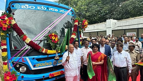 ಬಿಎಂಟಿಸಿಯ 50 ಹೊಸ ಬೊಲೆರೊ ಜೀಪ್‌ಗಳು ಮತ್ತು ತರಬೇತಿ ವಾಹನಗಳಿಗೆ ಚಾಲನೆ ನೀಡಿದ ಸಚಿವ ರಾಮಲಿಂಗಾ ರೆಡ್ಡಿ.