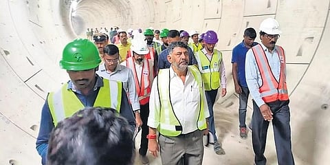 ಲಕ್ಕಸಂದ್ರ ಮೆಟ್ರೋ ನಿಲ್ದಾಣದಲ್ಲಿ ಶುಕ್ರವಾರ ಉಪಮುಖ್ಯಮಂತ್ರಿ ಡಿಕೆ ಶಿವಕುಮಾರ್ ಸುರಂಗ ಮಾರ್ಗ ಪರಿಶೀಲನೆ ನಡೆಸಿದರು.