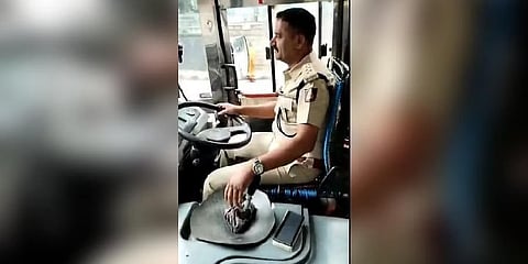 ಬಸ್ ಚಲಾಯಿಸಿದ ಎಸಿಪಿ ರಾಮಚಂದ್ರಪ್ಪ