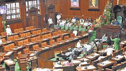 ವಿಧಾನಸಭೆ ಅಧಿವೇಶನ.