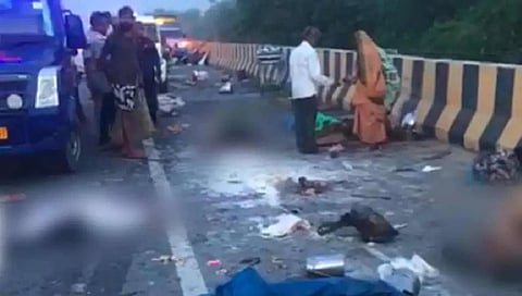 ರಾಜಸ್ಥಾನ: ಸೇತುವೆ ಮೇಲೆ ಕೆಟ್ಟು ನಿಂತಿದ್ದ ಬಸ್​ಗೆ ಲಾರಿ ಡಿಕ್ಕಿ, 11 ಮಂದಿ ಸಾವು; 12 ಜನರಿಗೆ ಗಂಭೀರ ಗಾಯ
