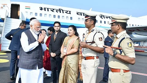 ಕಲಬುರಗಿ ವಿಮಾನ ನಿಲ್ದಾಣದಲ್ಲಿ ಪ್ರಧಾನಿ ಮೋದಿ.
