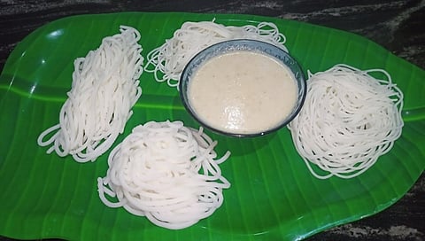 ಒತ್ತು ಶಾವಿಗೆ, ಕಾಯಿ ಹಾಲು