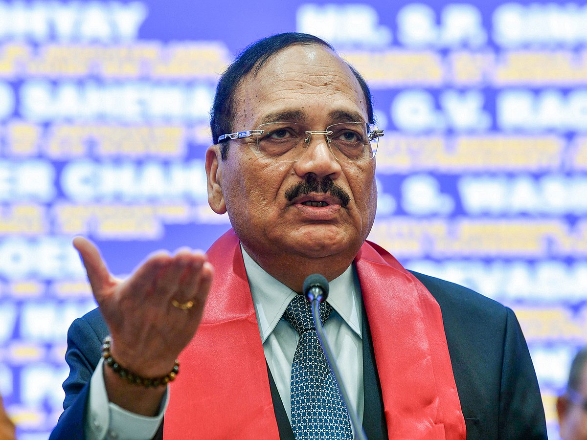 'ಮಾಧ್ಯಮಗಳ ಗಮನ ಸೆಳೆಯಲು ಹೀಗೆ ಮಾಡುತ್ತಿರುವಿರಾ?: ರಾಹುಲ್ ಗಾಂಧಿ ವಿರುದ್ಧ ಅಕ್ರಮ ಆಸ್ತಿ ಹೊಂದಿದ ಆರೋಪ; ವಕೀಲರಿಗೆ 'ಸುಪ್ರೀಂ' ತರಾಟೆ