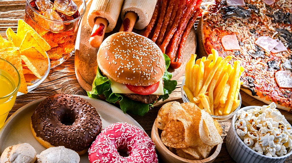 Junk foodಗೆ ರಾಜ್ಯ ಸರ್ಕಾರ ಕಡಿವಾಣ; ಶಾಲೆ-ಆಸ್ಪತ್ರೆಗಳಲ್ಲಿ ಮಾರಾಟ ನಿಷೇಧಕ್ಕೆ ಮುಂದು..!