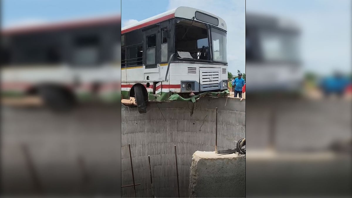 ಭೀಕರ ಅಪಘಾತ: ಕೃಷಿ ಬಾವಿಗೆ ನುಗ್ಗಿದ RTC ಬಸ್‌, ಕೂದಲೆಳೆ ಅಂತರದಲ್ಲಿ ತಪ್ಪಿದ ಭಾರೀ ದುರಂತ, Video